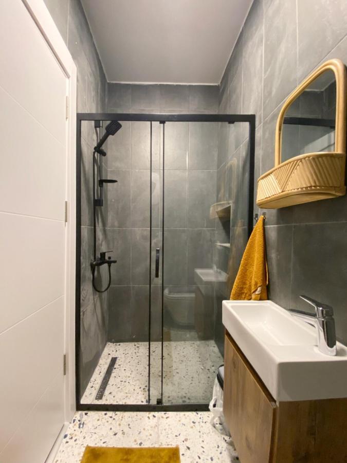 Cosy Flat With A Garden In Central Kadikoy Istanbul Exteriör bild